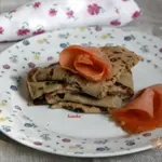 Ржаные блины со слабо солёной рыбой
