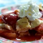 Пирог с ревенем и клубникой