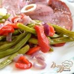 Зеленая фасоль с  красным перцем