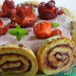 Торт праздничный с ягодным вкусом