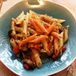 Перья с грибной подливой