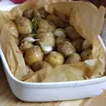 Картофель, запечённый в пергаменте с травами