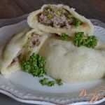 Картофельно-дрожжевые пышки с мясной начинкой