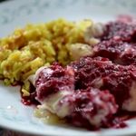 Куриные грудки в ягодно-винном соусе