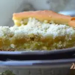 Пирог  из хлебного теста с ревенем
