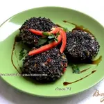 Рисовые котлетки с овощами в кунжутной панировке