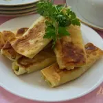 Рулетики с сыром и брынзой из пресного теста