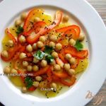Салат с нутом, апельсином и сладким перцем