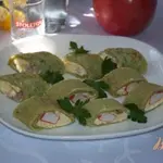 Шпинатные блины с двумя видами начинки