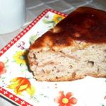 Яблочная шарлотка с вареньем