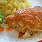 Куриные бедрышки с пряным соусом ревеня