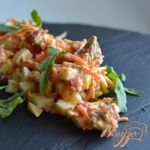 Салат с консервированной семгой и овощами