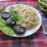 Паста с кровяной колбасой и травами