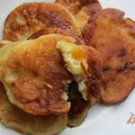 оладьи с курагой и яблоками