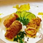 Рулетики куриные с ветчиной и ананасом