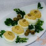 Закуска из яиц с вялеными томатами