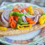 Булочки с колбаской и овощами