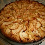 Шарлотка с яблоками и бананом