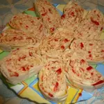 Рулет из лаваша с крабовым мясом и болгарским перцем