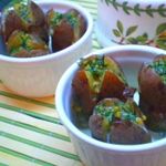 Картофель запеченный со сметаной, горчицей и укропом