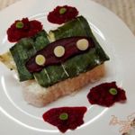 Рыба запеченная в листьях чеснока