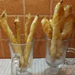 Сырные и кунжутные палочки