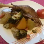 Утка, запеченная с овощами