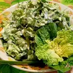 Пекинская капуста с яйцами и зеленым чесноком
