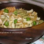 Трехцветная паста с кальмарами и зеленым горошком