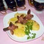Запеченные сосиски с картофелем