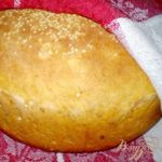Томатный хлеб с отрубями, семечками подсолнечника и кунжутом
