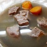 Мясо с горячим овощным бульоном