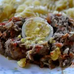 Мясной рулет с яйцом