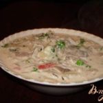 Грибы  (Вешенка) в сметанном соусе с 3 видами лука
