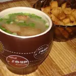 Бульон из курицы с макаронами и гренками
