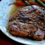 Свиные отбивные с пастой специй