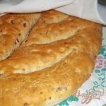 Фугасс с грудинкой и грецкими орехами
