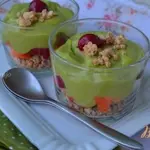 Десерт с кремом из авокадо и лимонным курдом