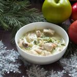 Курица тушеная в сливках со шпинатом