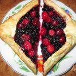 Пирог с клюквой и черникой