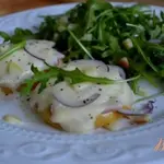 Яблоки с ветчиной и сыром