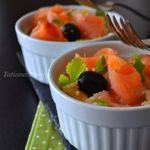 Салат с крупой , маслинами и копченой семгой