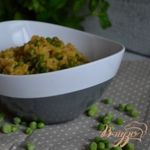 Гарнир с перловой крупой и зеленым горошком
