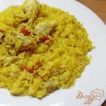 Рис тушеный с курицей и овощами