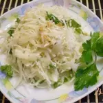 Салат из капусты и имбиря