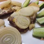 Запеченные свиные биточки