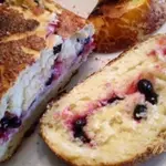Рулет с черной смородиной