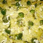 Картофель с брокколи и двумя видами сыра
