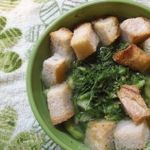 Суп из брокколи с сухариками