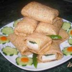 Блины с сыром и соленым огурцом